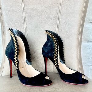 Christian Louboutin Roucoulouco 100 Black Heels Scalloped Gold Star Accents 38